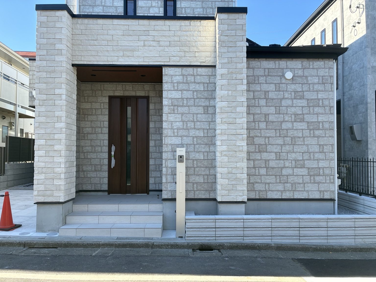 建物正面と外構